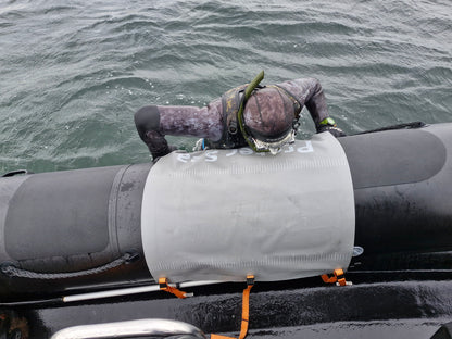Protection bateau semi-rigide 50×100 cm – Gris | Tapis anti-coupure, flotteurs & boudins | Plongée, PVC marin, passage plongeur
