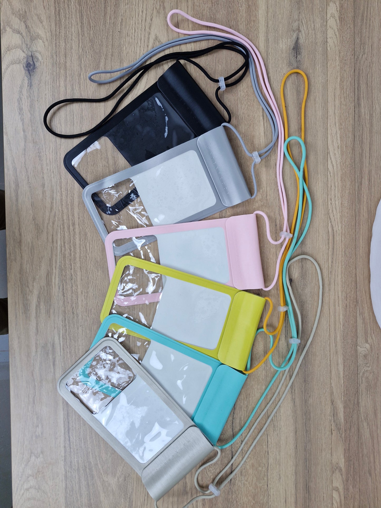 Pochette Étanche IPX8 Universelle – TPU Haute Résistance, Double Sécurité, Tactile & Photo – Tour de Cou / Bandoulière Réglable